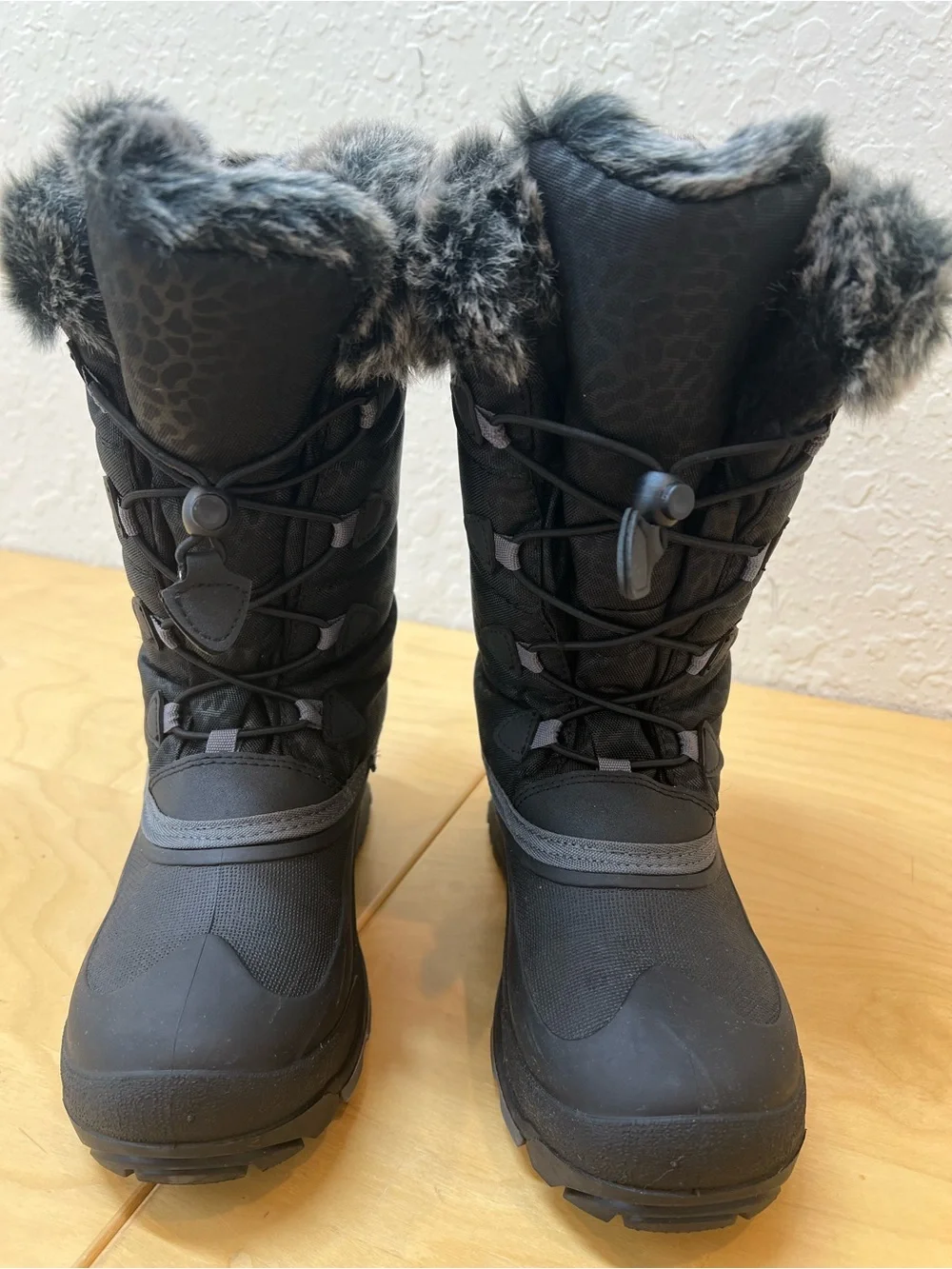 New without a box Kamik Kids Black Faux Fur-Trim Winter Boots size 5